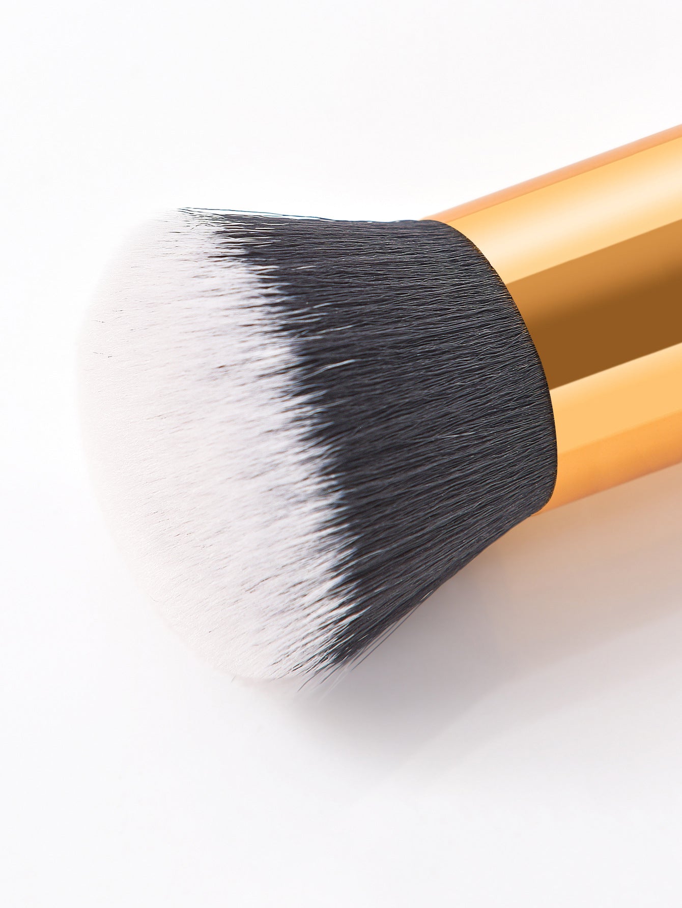 Pretty Blur™ Concealer Brush